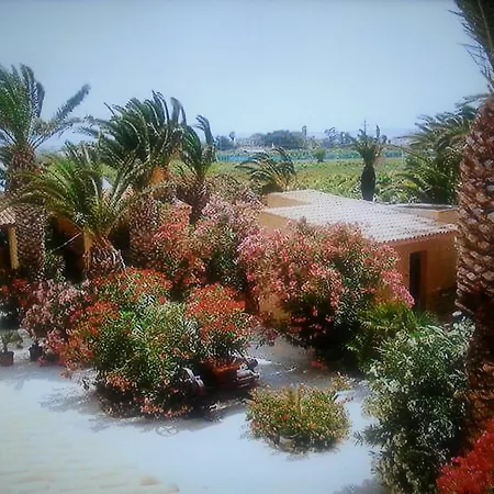 With One Bedroom In Marsala, With Pool Access, Enclosed Gard アパート マルサラ